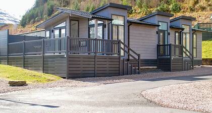 Luxury 1 bed Hot Tub Lodge (Pet)