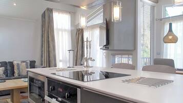 Fridge, oven, stovetop, toaster