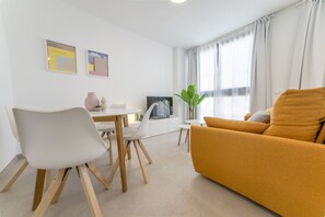 Dining - Brand New · Modern Comfort in Málaga by VGC (Málaga)