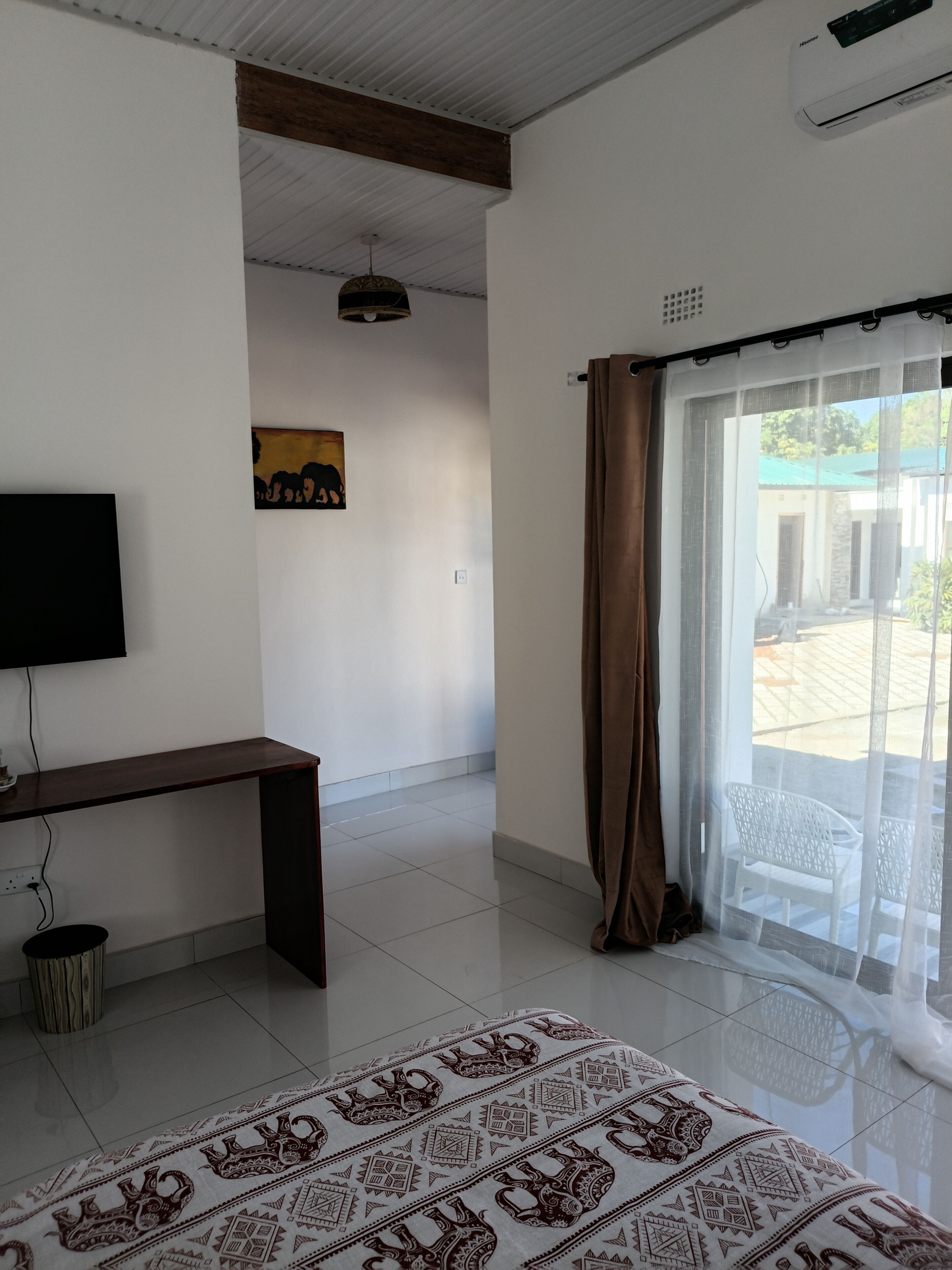 Deluxe Double Room, Courtyard View | Laptop workspace, free WiFi
