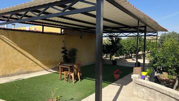 Chalet, balcon, vue jardin | Restauration extérieure