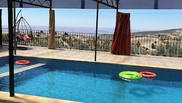 Chalet, balcon, vue jardin | Piscine