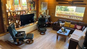 TV connectée, cheminée, chaßne hi-fi, écrans d'ordinateur