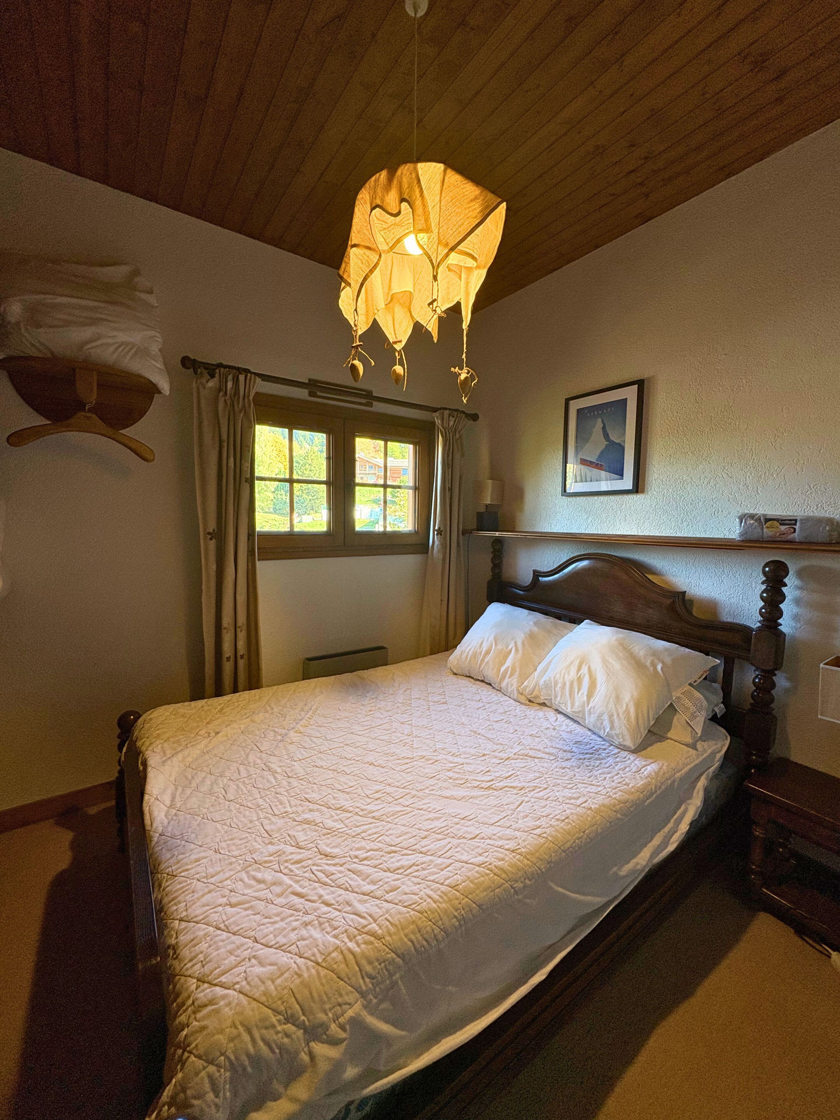 Desk, iron/ironing board, free WiFi, bed sheets