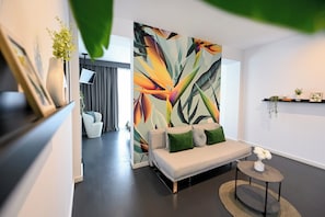 Standard Studio | Living room | TV - Urban Elegance Stylish Central Stay (Bucharest)