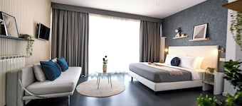 Urban Elegance Stylish Central Stay