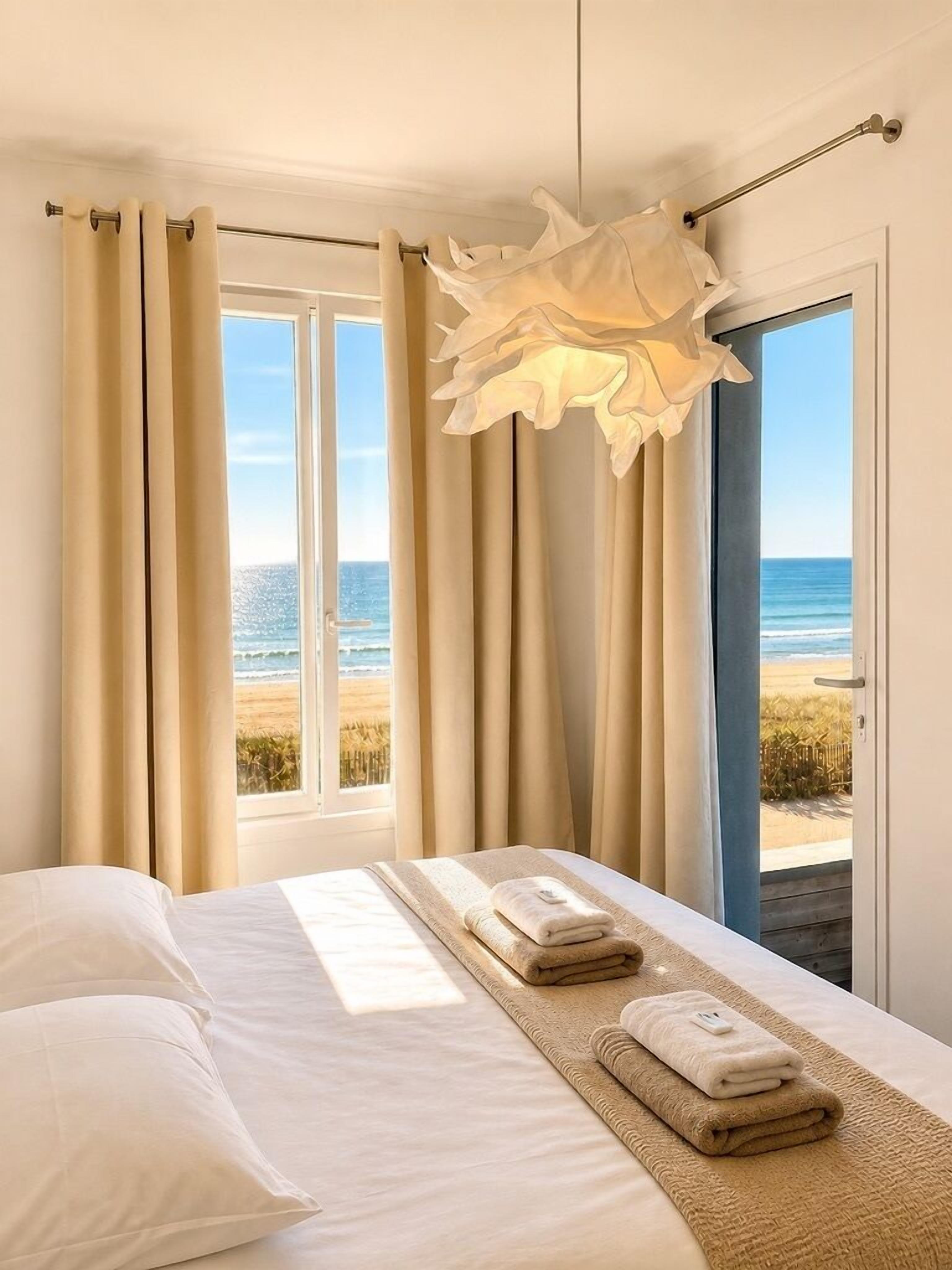 6 bedrooms, iron/ironing board, internet, bed sheets