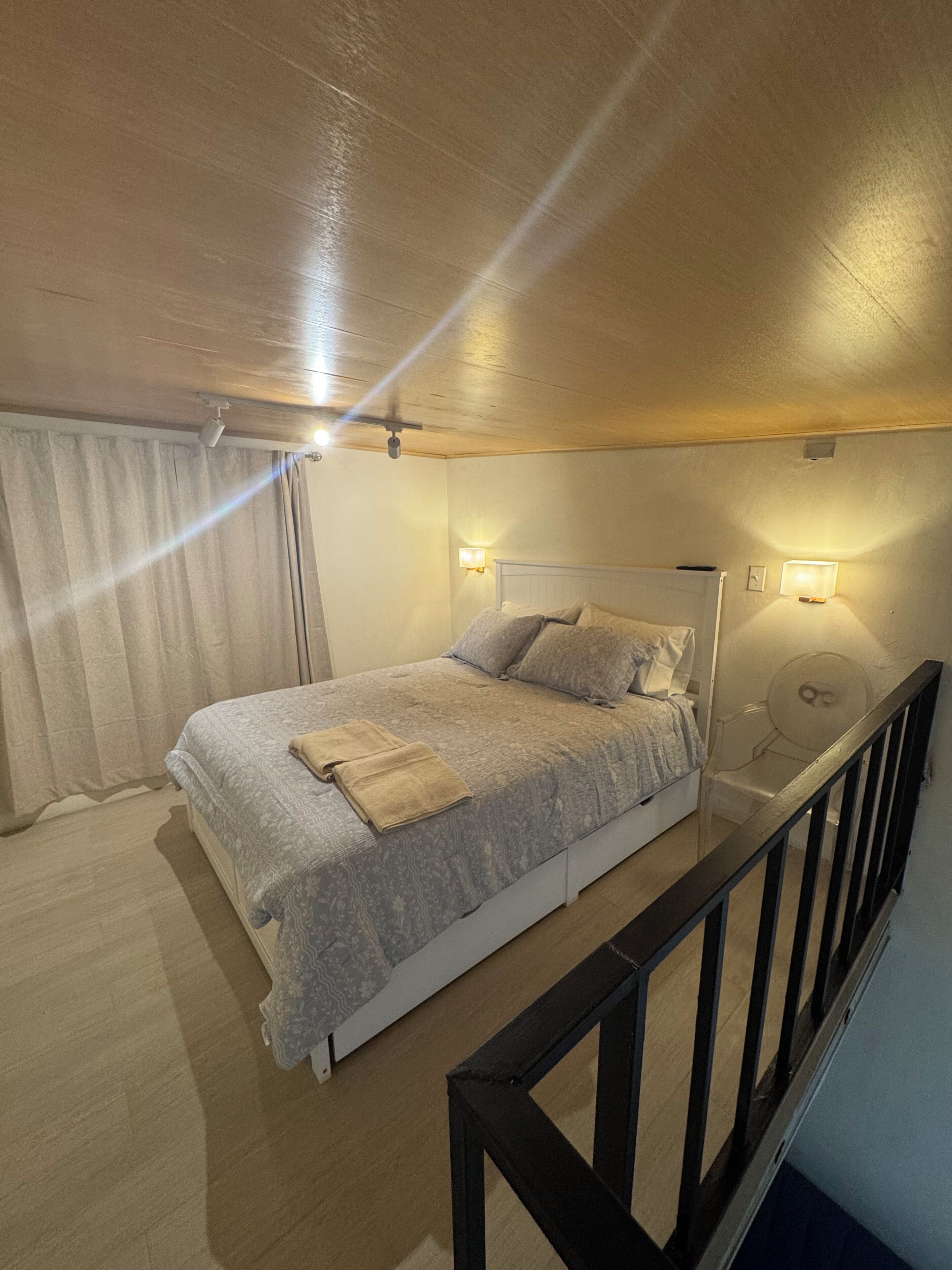 Loft, 1 Queen Bed with Sofa bed, Beach View | Free WiFi, bed sheets