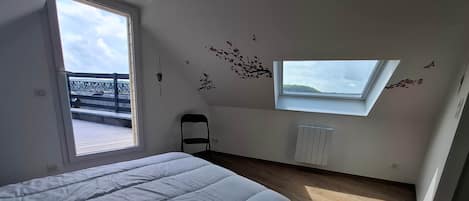 Iron/ironing board, WiFi, bed sheets