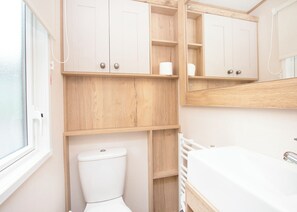 Bathroom - Platinum Caravan 3 (Pet) (Lochgoilhead, on the Drimsynie Estate, Argyll)