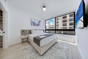 Bureau, fer et planche à repasser, Wi-Fi, draps fournis