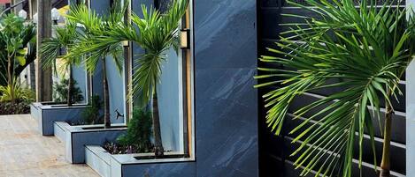 Departamento económico, balcón, vista a la ciudad | Detalle exterior