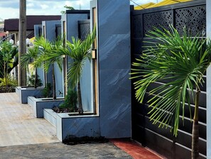 Departamento económico, balcón, vista a la ciudad | Detalle exterior