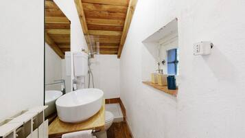 Dusche, Haartrockner, HandtĂŒcher
