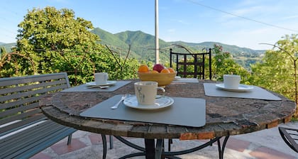 Villa 'Ponzio' with Sea View, Private Garden and Wi-Fi