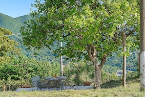 Outdoor dining - Villa 'Ponzio' with Sea View, Private Garden and Wi-Fi (Genova)