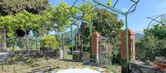 Villa 'Ponzio' with Sea View, Private Garden and Wi-Fi