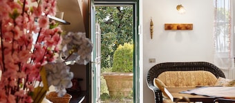 Villa 'Ponzio' with Sea View, Private Garden and Wi-Fi