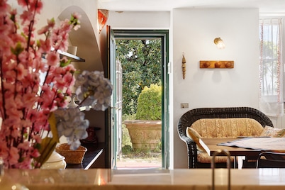 Villa 'Ponzio' with Sea View, Private Garden and Wi-Fi