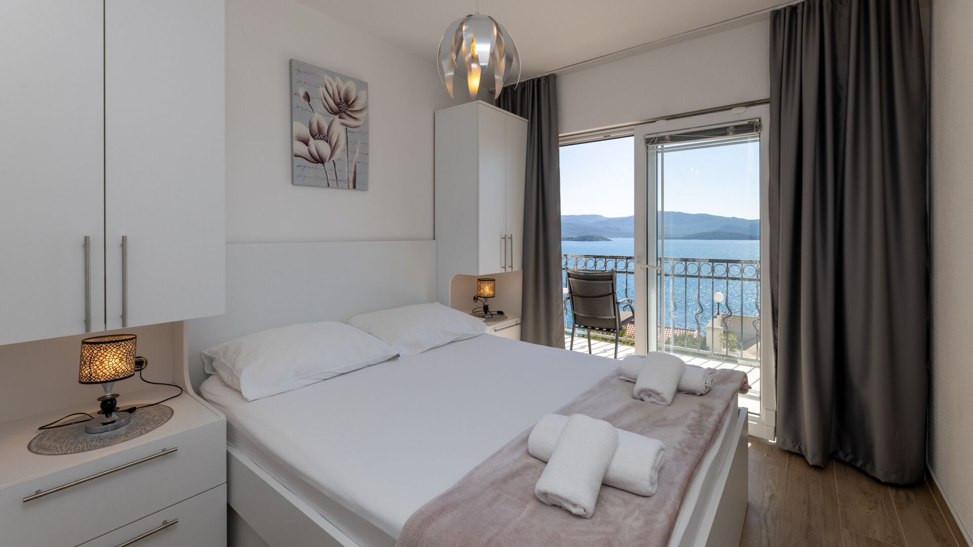 Iron/ironing board, free WiFi, bed sheets