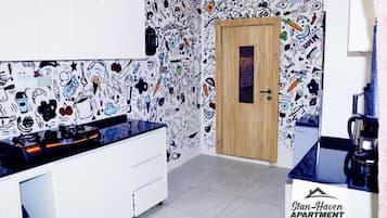 Deluxe Apartment, Balcony, City View | Private kitchen