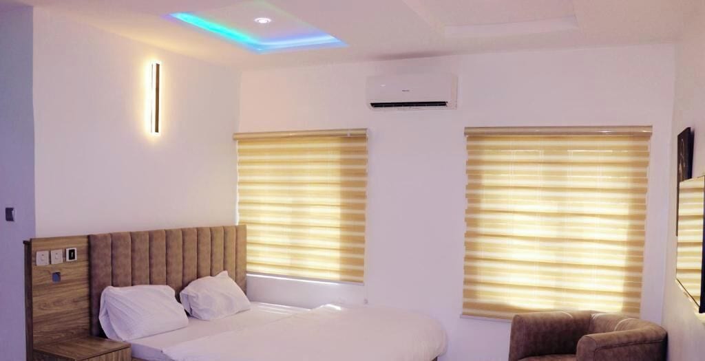 Appartement Deluxe, balcon, vue sur la ville | Coffre-fort pour ordinateur portable, bureau