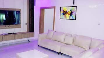 Deluxe Apartment, Balcony, City View | Living area