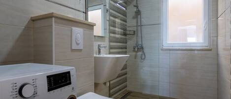 Shower, hair dryer, towels