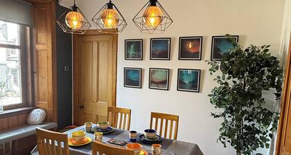 SPACIOUS 3 BEDROOM VICTORIAN FLAT IN DUNFERMLINE. VERY NEAR TOWN CENTRE !