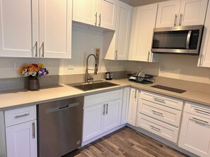Microwave, stovetop, dishwasher - Cozy 1-bedroom house in pleasant San Marcos with AC (San Marcos)