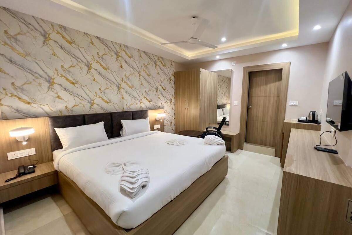 Deluxe Room, City View