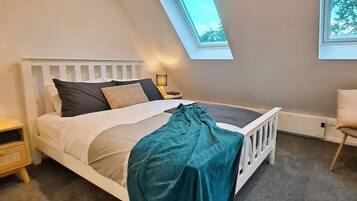 Desk, iron/ironing board, WiFi, bed sheets