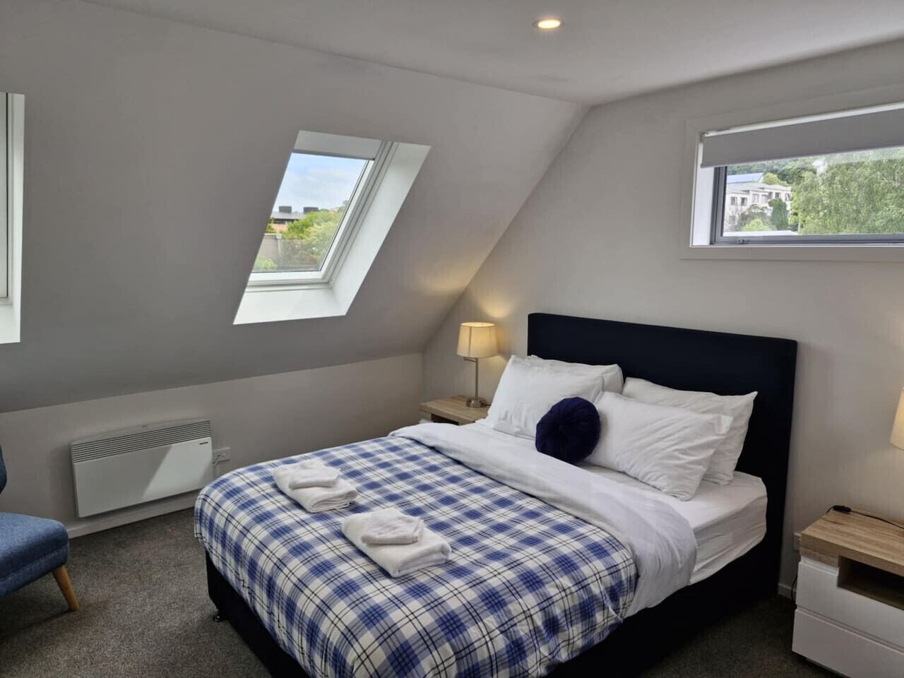 Desk, iron/ironing board, WiFi, bed sheets
