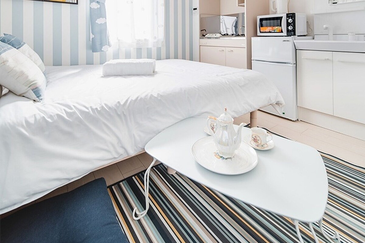Soundproofing, free WiFi, bed sheets