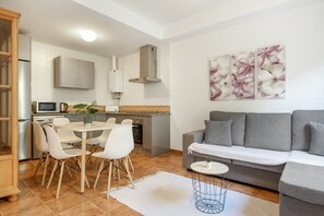 Interior - Apartment 'Casa Riguelas' with Mountain View, Shared Pool and Shared Garden (Málaga)
