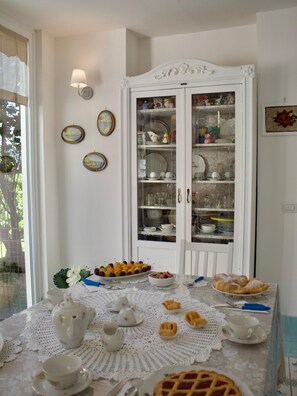 Tägliches inbegriffenes Frühstücksbuffet