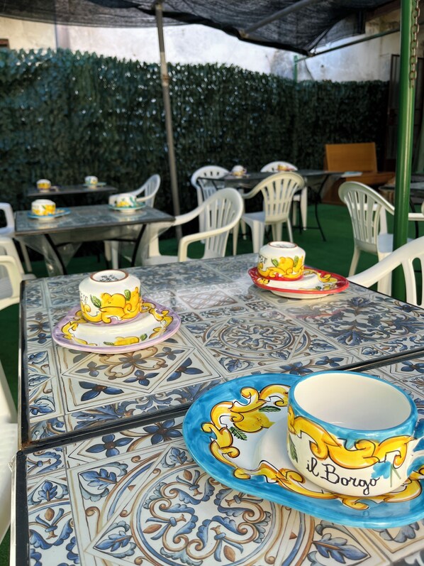 Outdoor dining - Il Borgo (SALERNO / VIETRI SUL MARE)