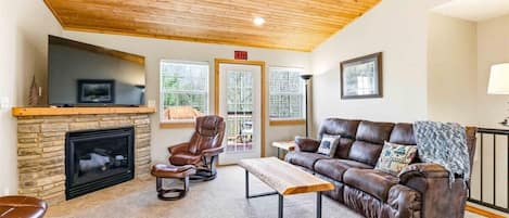 Smart TV, fireplace
