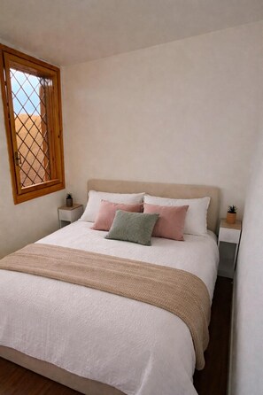 Iron/ironing board, bed sheets - NEAR PORTO CERVO - PORTO ROTONDO - OLBIA - SEA VIEW FROM PRIVATE TERRACE (Cugnana Verde)