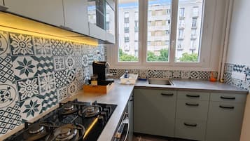 Kaffetrakter/tekoker, kjøleskap, mikrobølgeovn og ovn