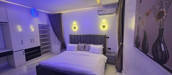 Creestar Hotel and Suites