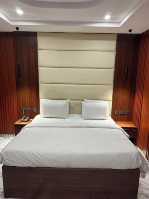 豪華客房, 陽台, 城市景觀 | 客房內保險箱、書桌、筆電工作空間、遮光布/窗簾