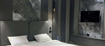 Creestar Hotel and Suites