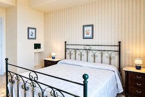 Room - De Vivo Realty - Villa Teresa (Piano di Sorrento)