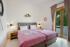 Tabla de planchar con plancha, wifi y ropa de cama 