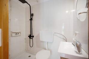 Shower, hair dryer, towels - Room 'Athena' with Mountain View, Wi-Fi and Air Conditioning (Lasithiou)