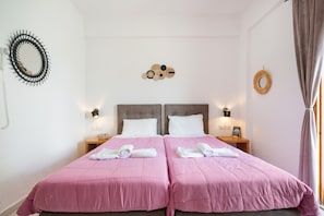 Tabla de planchar con plancha, wifi y ropa de cama 