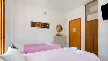 Iron/ironing board, WiFi, bed sheets