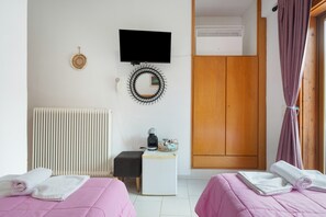 Tabla de planchar con plancha, wifi y ropa de cama 