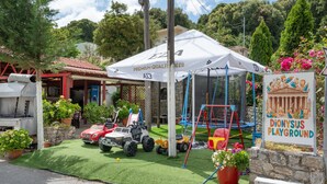 A playground with a sign, a tent, and toy cars. - Room 'Artemis' with Wi-Fi (Lasithiou)